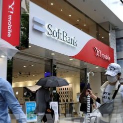 Nhân viên bán hàng tại cửa hàng Softbank